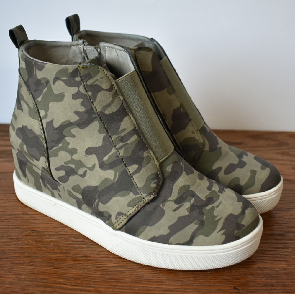 Camo wedge sneakers
